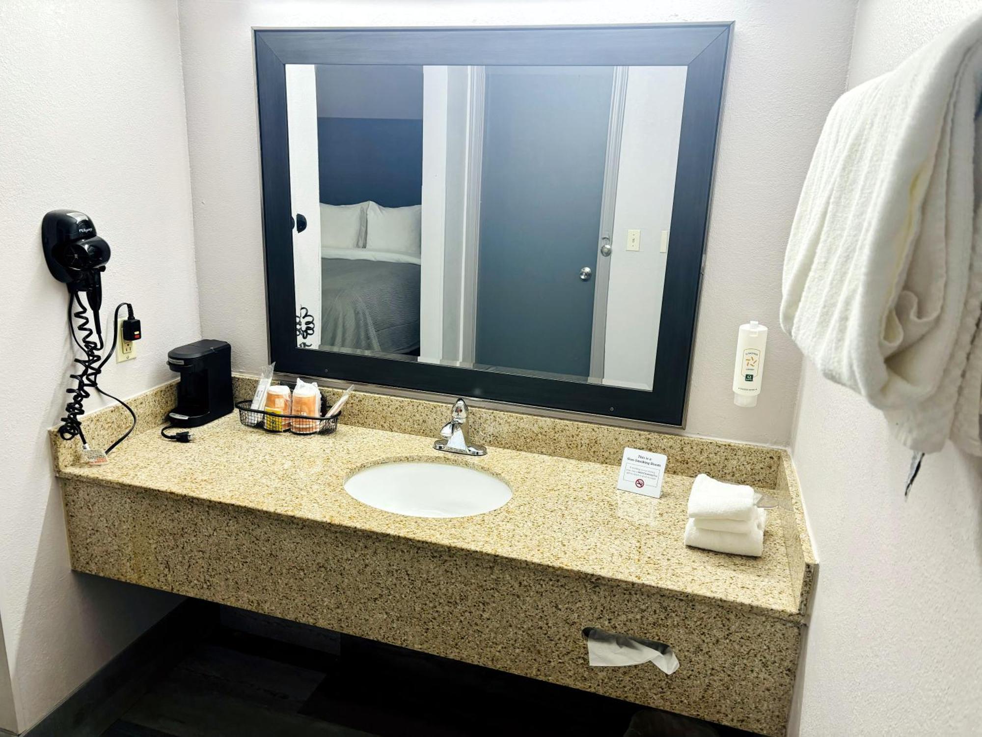 Quality Inn Raynham - Taunton Extérieur photo