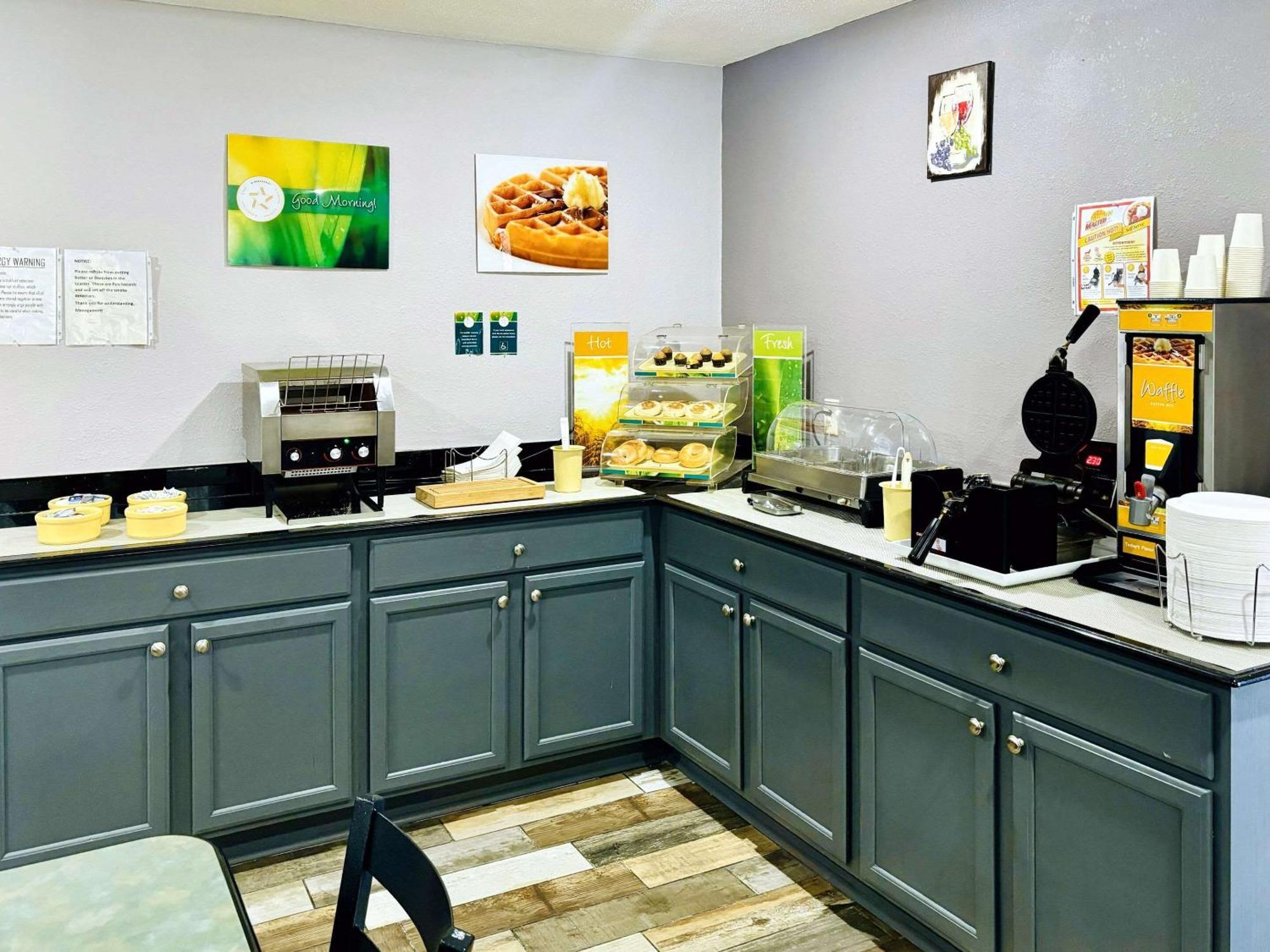 Quality Inn Raynham - Taunton Extérieur photo
